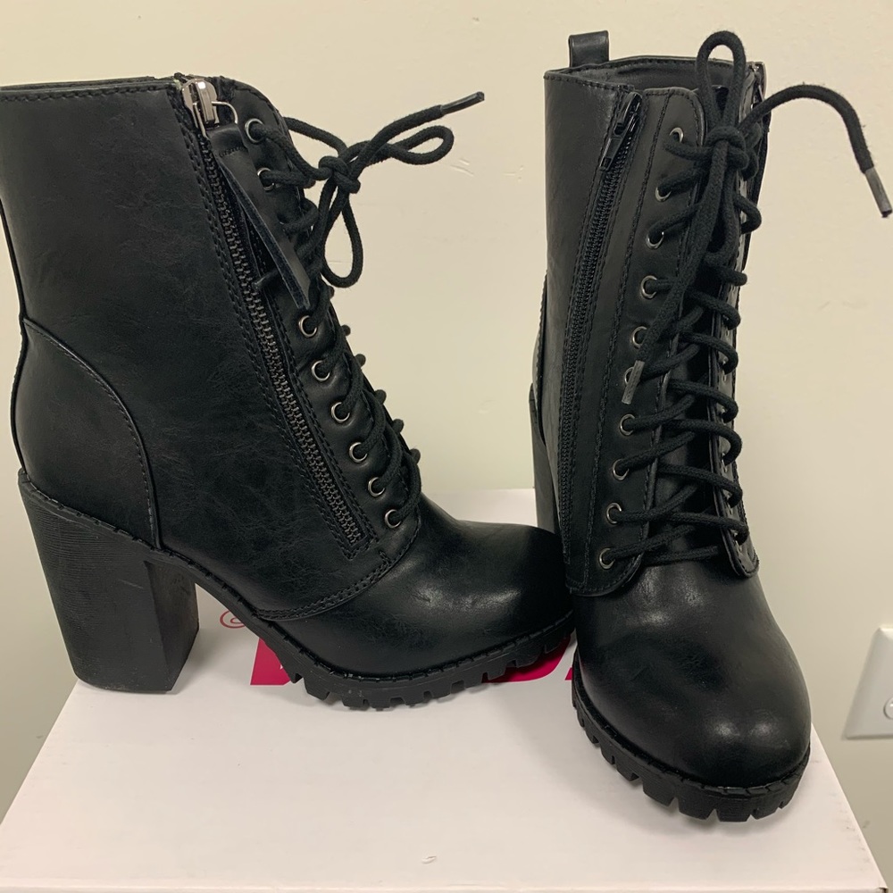 Combat boots